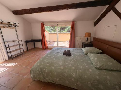 a bedroom with a bed and a window at Domaine la Yole Wine Resort in Vendres