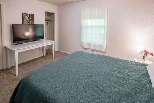 Gallery image of Pet-Friendly St Paul Home Fireplace and Office Area in Mendota