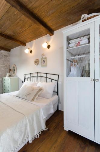 Stone cottage Lavandula