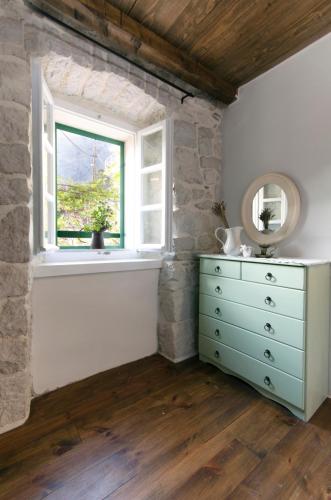 Stone cottage Lavandula