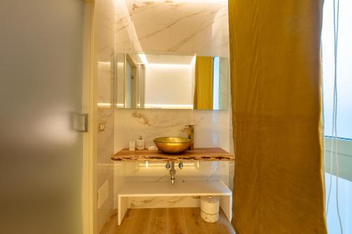 Bilik mandi di Amon luxury residence on Etna