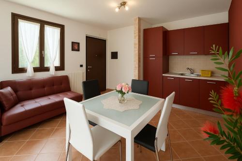 a kitchen and living room with a table and a couch at Villetta di Anastasia 1 tropea in Filandari