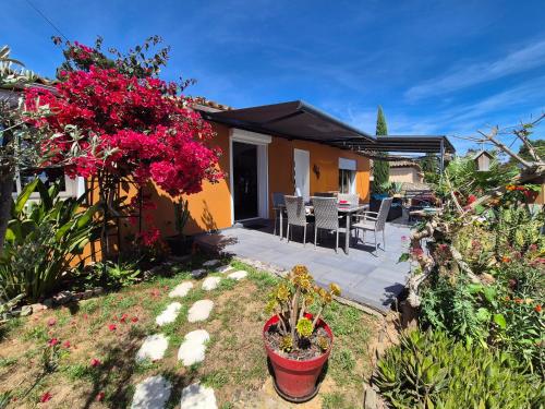 Villa 2 chambres de plain pied, climatisation, internet plages et commerces à proximité