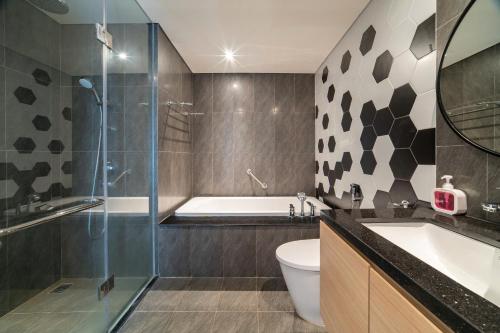 Un baño de Comzy Homestay by Citadines Residence Ha Long