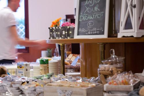 Jídlo v hotelu nebo okolí