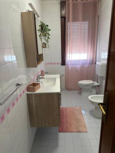 Et badeværelse på Esther's Home Casa