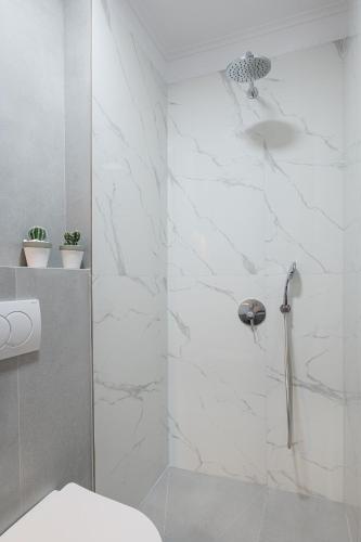 Un baño de Hotel Akropol