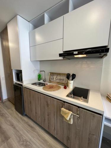 Kuchyň nebo kuchyňský kout v ubytování Acogedor Apartaestudio & coworking en Chapinero Alto Zona G