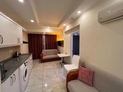 Η κουζίνα ή μικρή κουζίνα στο Cemal Bey Apart Otel