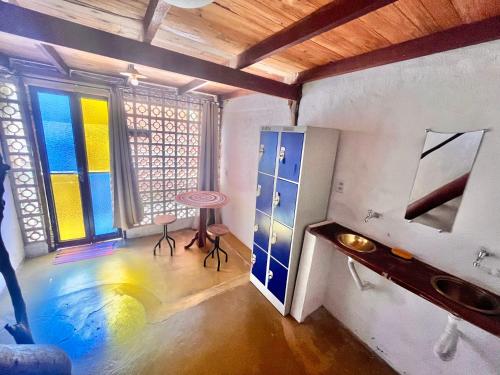 an empty room with a table and a window at Shanti - Hospedagem e Vivências Terapêuticas in Sao Jorge