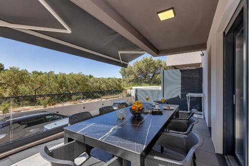 Luxury Apartment Nikolina with Garage