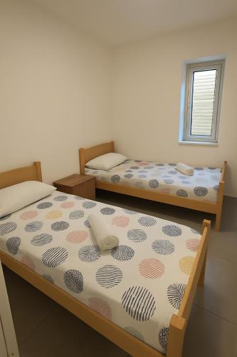 two beds sitting next to each other in a room at Casa Vacanze RosMary in Agropoli