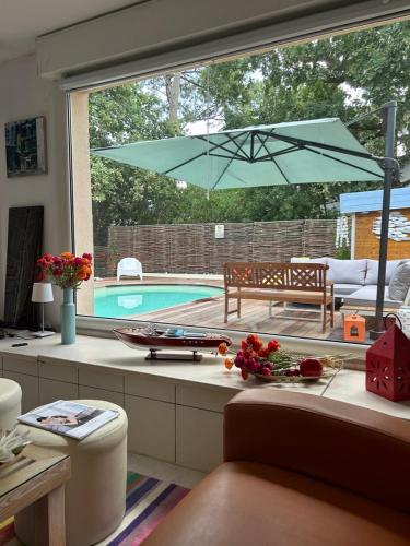Der Swimmingpool an oder in der Nähe von Modern Villa High Standing Pyla sur Mer 3' from beach