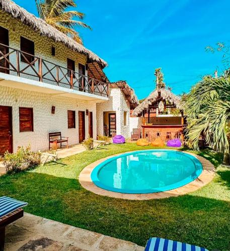 una casa con piscina nel cortile di Maraville Angels BG - Charme, aconchego e localização privilegiada a Barra Grande