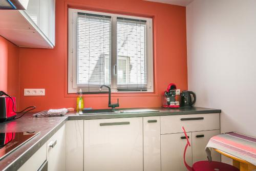 Photo de la galerie de l'établissement Blue Ocean, centre ville, cuisine séparée, accueille jusqu'à 3 personnes, à Dieppe