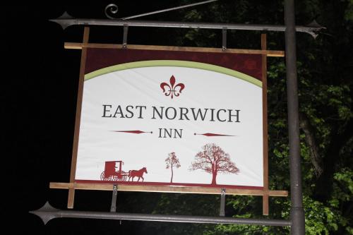 Certificato, attestato, insegna o altro documento esposto da East Norwich Inn