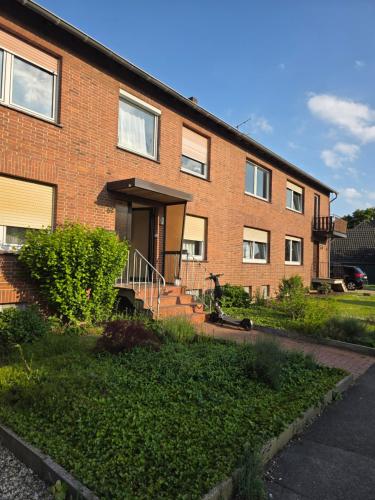 Imagen de la galería de Eine schöne Unterkunft in einer ruhigen Gegend mit gemeinsam genutzte Bad und Küchengeräte, en Kleve