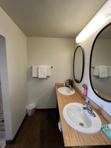 Ένα μπάνιο στο Hotel DeVille