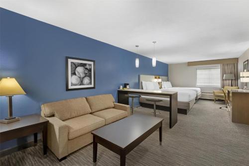 Postel nebo postele na pokoji v ubytování Best Western Cooperstown
