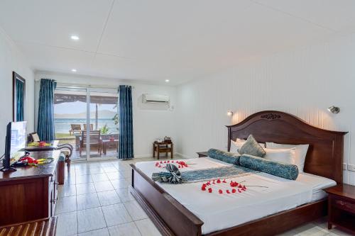 Postel nebo postele na pokoji v ubytování La Digue Island Lodge
