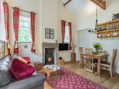 Χώρος καθιστικού στο 2 bed in Bardon Mill 88032