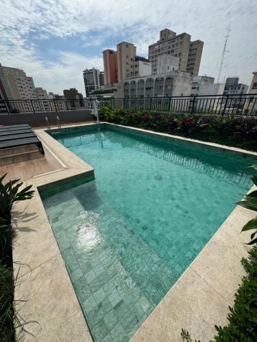 Bazén v ubytování Aconchego no centro de São Paulo nebo v jeho okolí