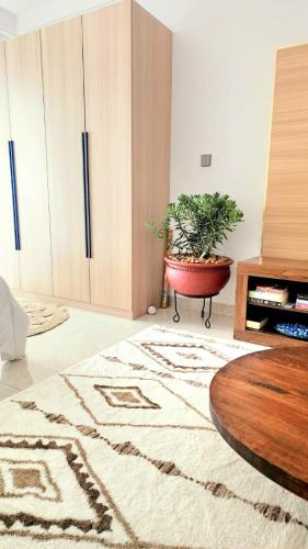 a living room with a potted plant in a pot at Peache house in Ruaka