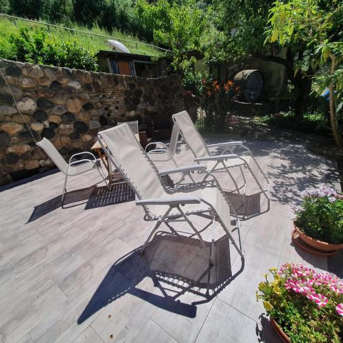a group of lawn chairs sitting on a patio at Agriturismo Costa di Campo in Vernazza