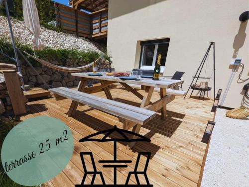 Αίθριο ή υπαίθριος χώρος στο Le Vercors à vos pieds 6 pers plus grande terrasse