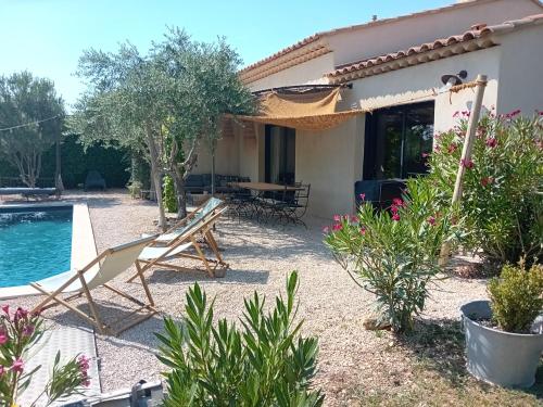 Villa de charme à Cucuron au pied du luberon