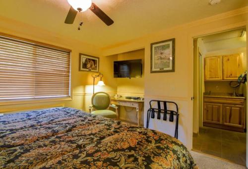 a bedroom with a bed and a kitchen at Yellowstone Gateway Inn in Gardiner