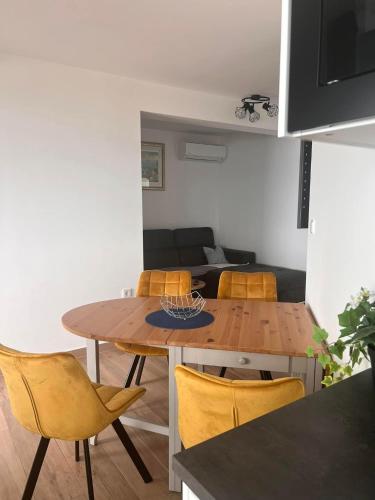 a dining room table and chairs in a living room at AppMishadze in Crikvenica