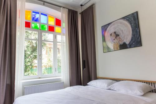 Ένα ή περισσότερα κρεβάτια σε δωμάτιο στο Serguzest Otel