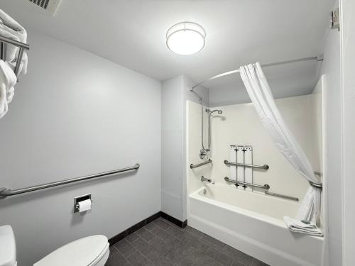 Un baño de Best Western of Crestview