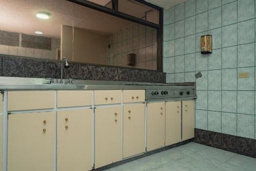 Kuchyň nebo kuchyňský kout v ubytování Innovar Casa Hostal