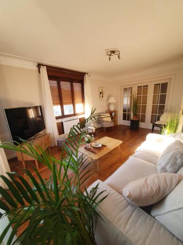 gite spacieux, calme avec terrasse