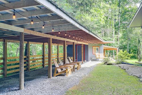 Zahrada ubytování Glades Getaway by Venture Smoky Mountains
