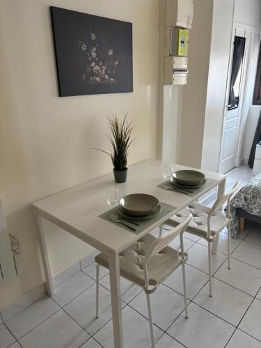 Photo de la galerie de l'établissement Ciné à la maison ! Studio à 3 min du métro, à Saint-Ouen