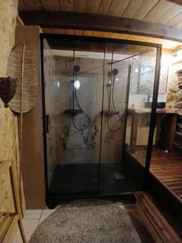 Φωτογραφία από το άλμπουμ του Gîte 12 personnes en pleine nature Bain, Sauna, Kota σε Laussonne