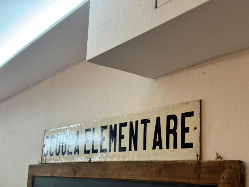 a sign that reads wild interest are on a wall at Ottocento - Casa Brunori in Follonica