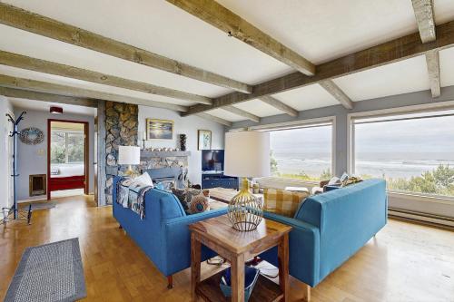 Χώρος καθιστικού στο Seadrifter Oceanfront Beach House