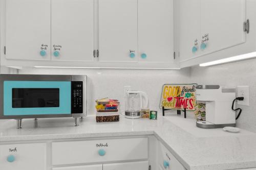 Η κουζίνα ή μικρή κουζίνα στο New LaMoynes Place