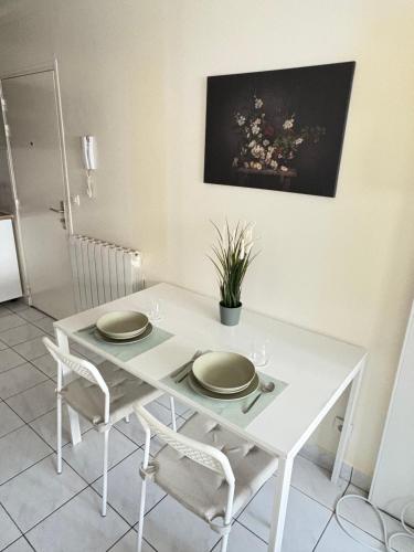 Photo de la galerie de l'établissement Ciné à la maison ! Studio à 3 min du métro, à Saint-Ouen