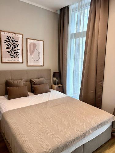 a bedroom with a large bed and a window at Dresden Frauenkirche 8 Personen in Dresden