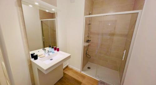 Photo de la galerie de l'établissement Appartement tout confort 5 min de la Gare, à Bordeaux