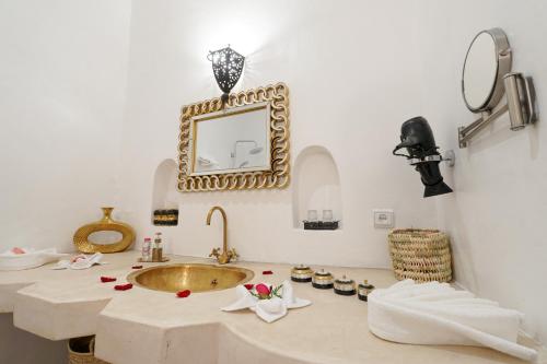 Φωτογραφία από το άλμπουμ του Riad Darna 4 chambres avec piscine et petit déjeuner στο Μαρακές