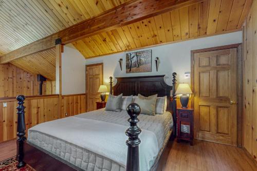 Postel nebo postele na pokoji v ubytování Everett Retreat