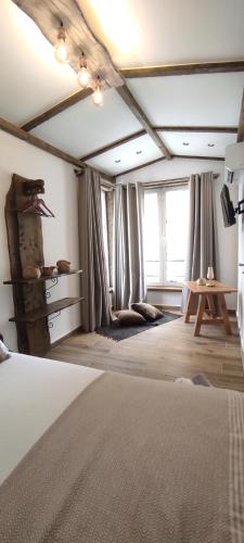 ARTISAN apartments walking distance from the beach