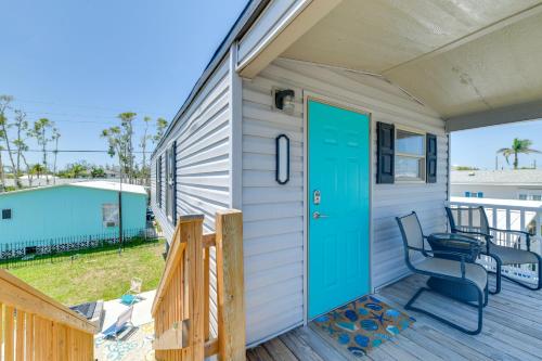 Balcon ou terrasse dans l'établissement 2 Mi to Anna Maria Island Newly Built Home!