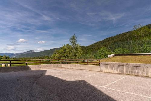 a skateboard park with a fence and mountains in the background at Fiore del Brenta 2 a 50 m dalla fermata dello skibus gratuito in Andalo